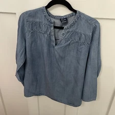 Women’s Splendid 3/4 sleeve chambray Top- Size Medium-V Neck-gathering Detail