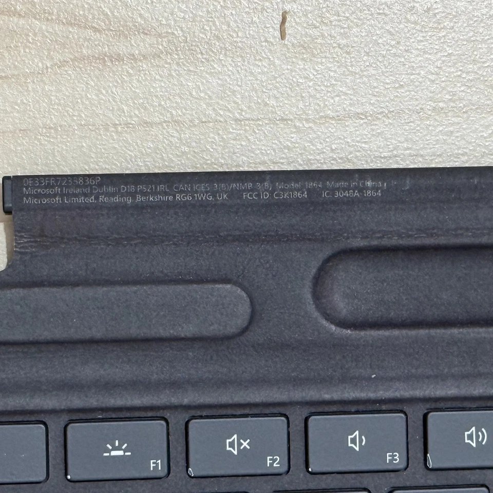 Teclado Microsoft Surface Pro Signature - Modelo 1864 Foto 3 de 4