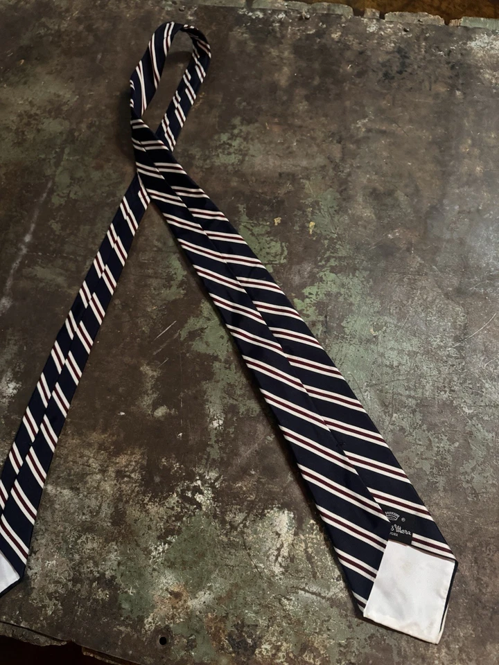 Corbata de cuello vintage condesa Wara a rayas diagonales Foto 4 de 4