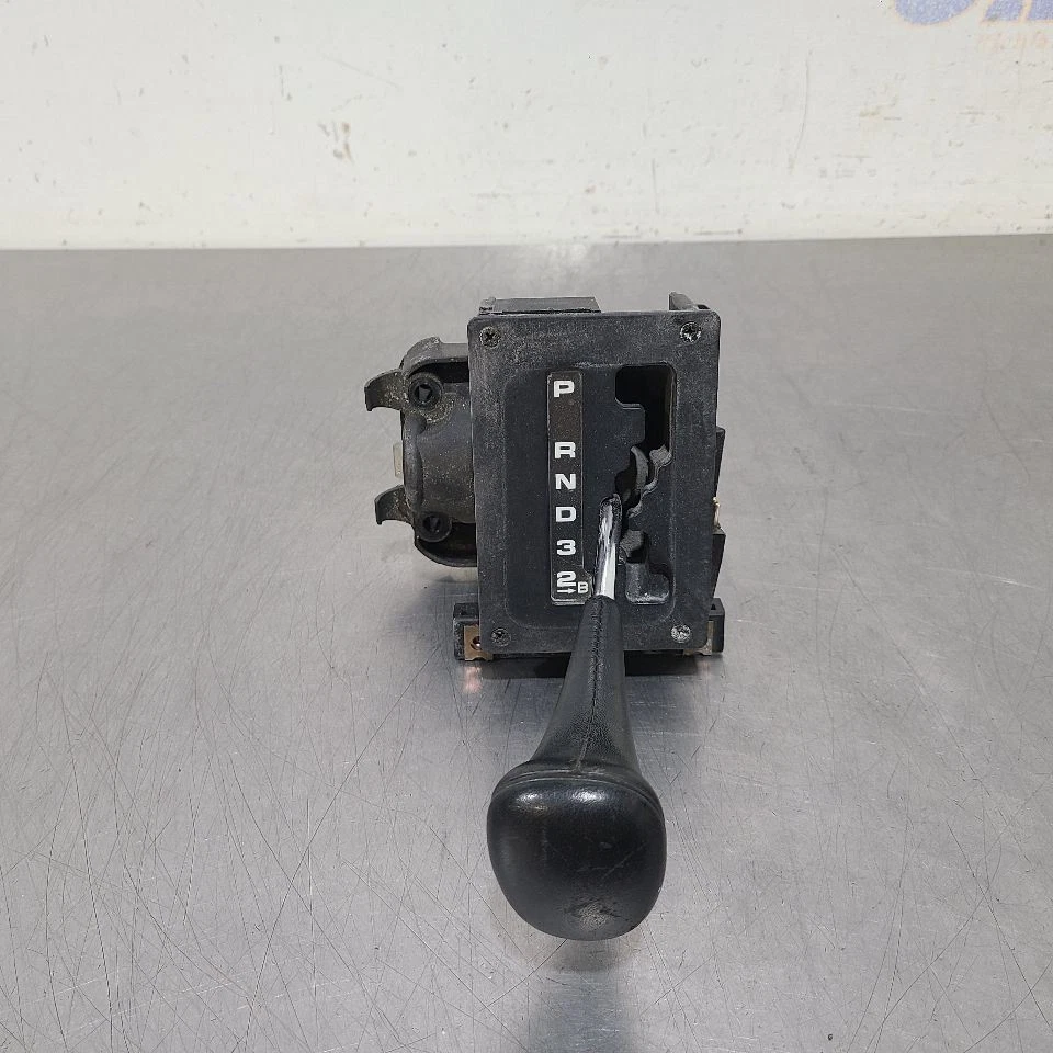 89 1989 MERCEDES BENZ 560SL 5.6L AUTOMATIC TRANSMISSION SHIFTER - Image 2 of 4