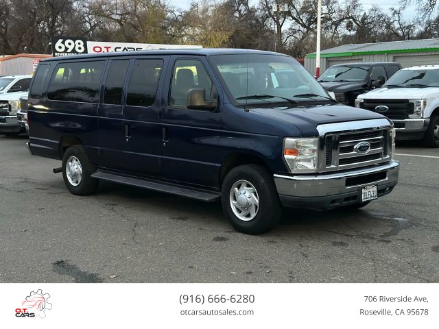 2013 Ford E-350 Super Duty XLT Extended Van 3D