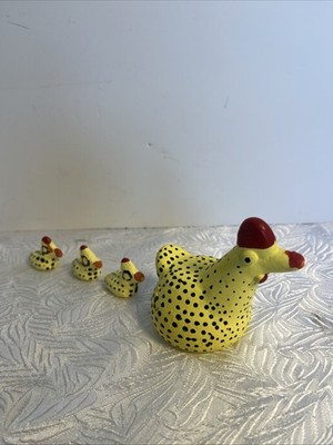 Vintage Folk Art Ceramic Hen w/ 3 Chicks Figurines