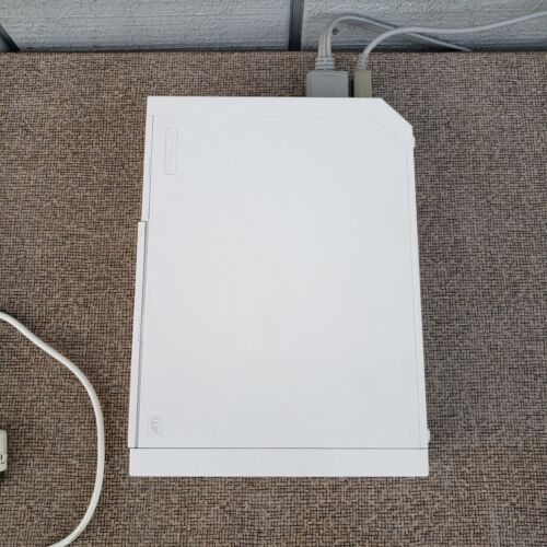 Wii Console Bundle White RVL-001 Cords, Controllers, nunchucks, games, Tested! - Picture 10 of 17