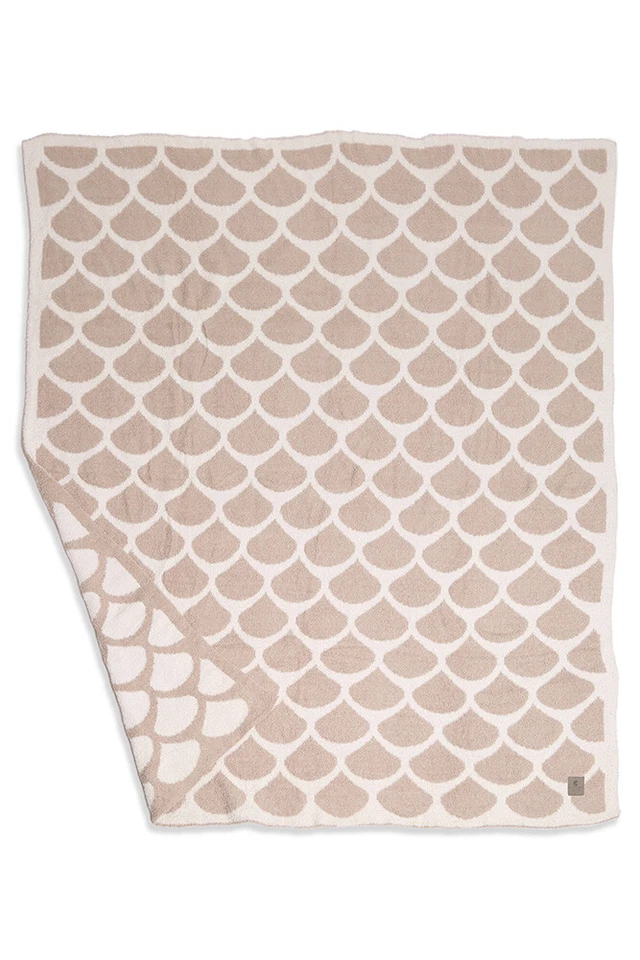 ScarvesMe Fleece Fuzzy Cozy Microfiber Soft Mermaid Scale Pattern Throw Blanket - Image 4 of 4