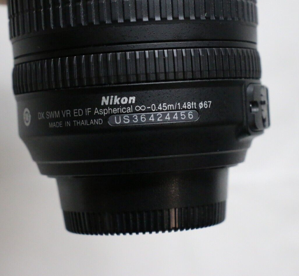 Nikon AF-S DX NIKKOR 18-105mm f/3.5-5.6 G ED VR Lens with filter