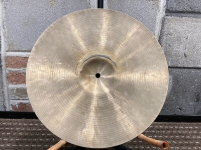 Vintage Zildjian Istanbul K 14 Inch Hi Hat Cymbal 1967-1977 Vintage Zildjian Istanbul K 14 Inch Hi Hat Cymbal 1967-1977