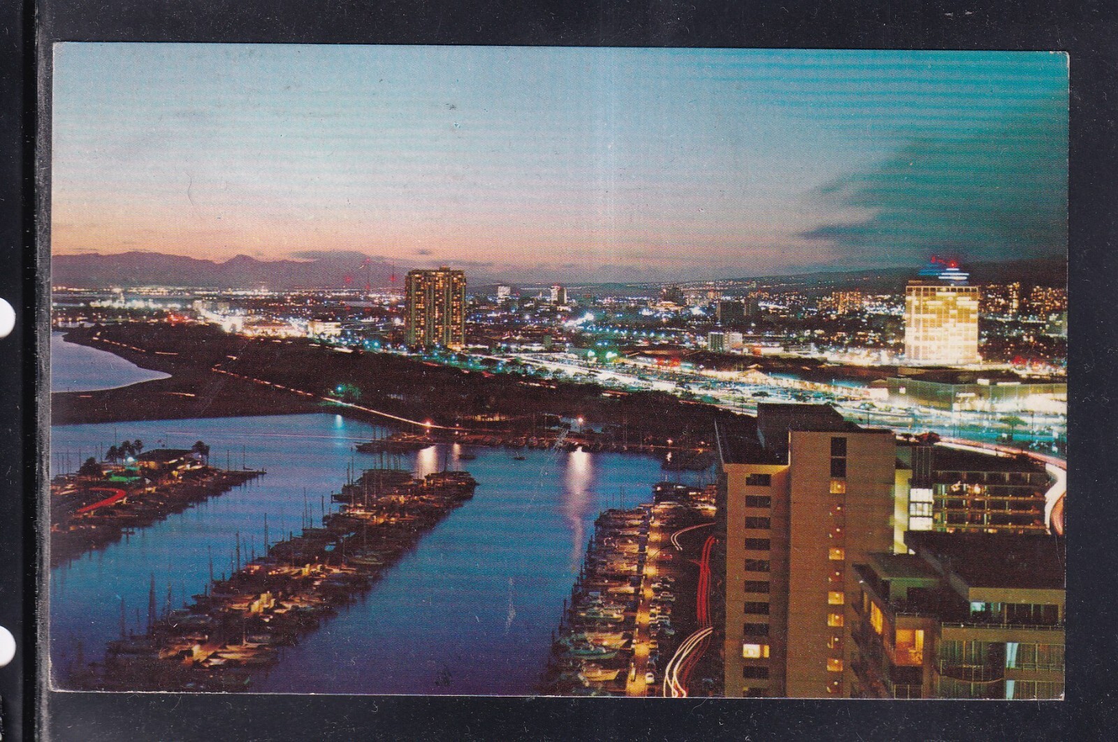 Cartolina Evening Lights from Honolulu and the Ala Moana XB205