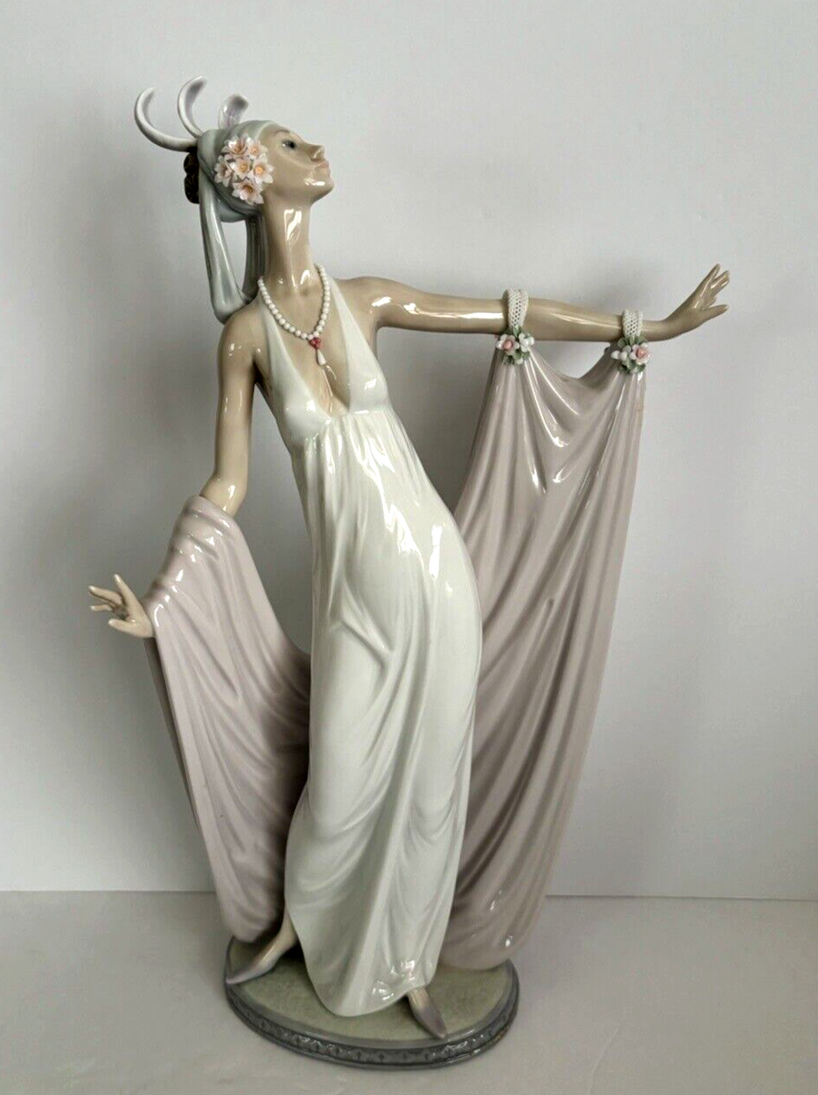 難有 LLADRO リヤドロ 1568 Dama Solemme ファーストレディ フィギュ