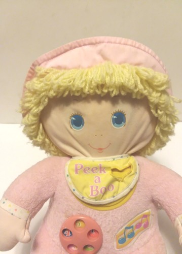Muñeca Amtoy 1985 Peek-A-Boo chirrido sonajero rosa felpa bebé juguete actividad 14" - Imagen 15 de 15