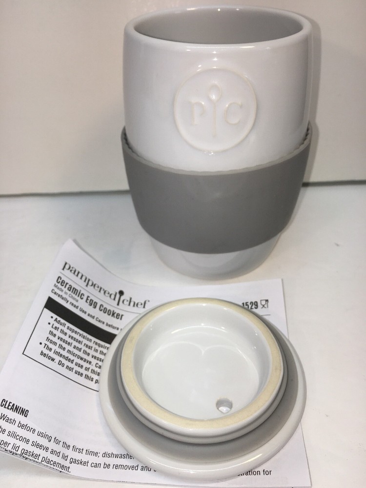 Pampered Chef Ceramic Egg Cooker for Eggs Oatmeal Pancakes Mug Bread