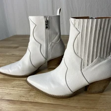Buckle Arisa Ankle Pointed Toe Boots Size 8 1/2  8.5 White Side Zip Scuffed Toe