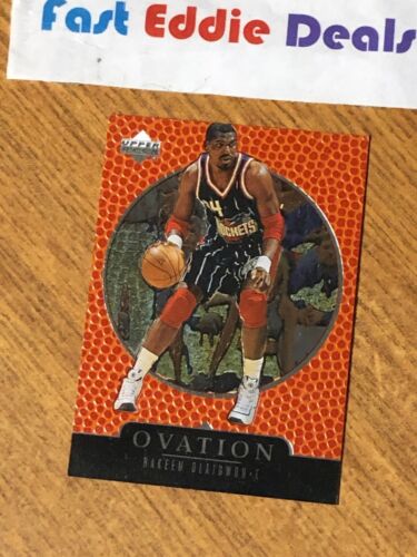 1998-99 Alta Deck Baloncesto Ovation Hakeem Olajuwon Card 22 Houston Rockets - Imagen 1 de 2
