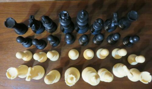 Staunton chess set: 32 plastic pieces black & white/ivory, vinyl board cloth bag - Picture 1 of 7