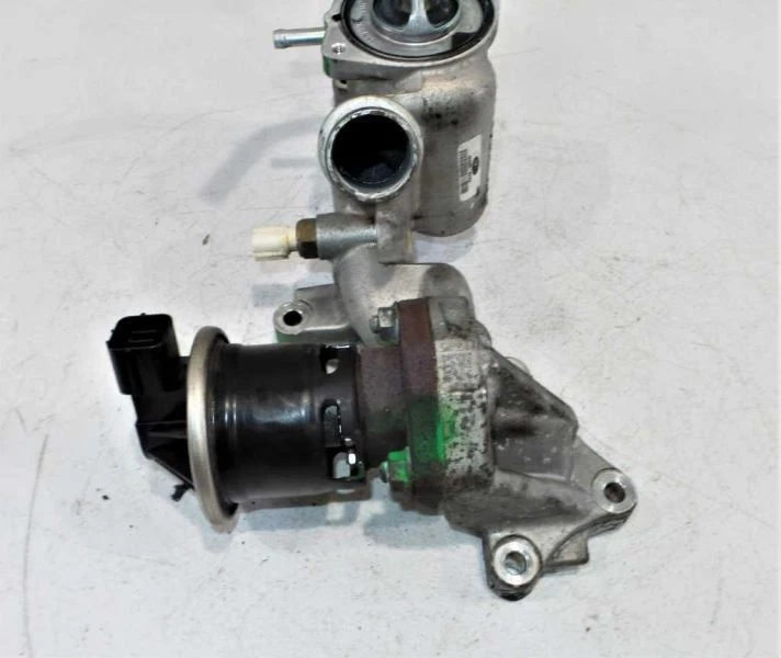 Honda Odyssey V6 2007 3,5 L 2x2 carcasa termostato OEM Foto 2 de 4