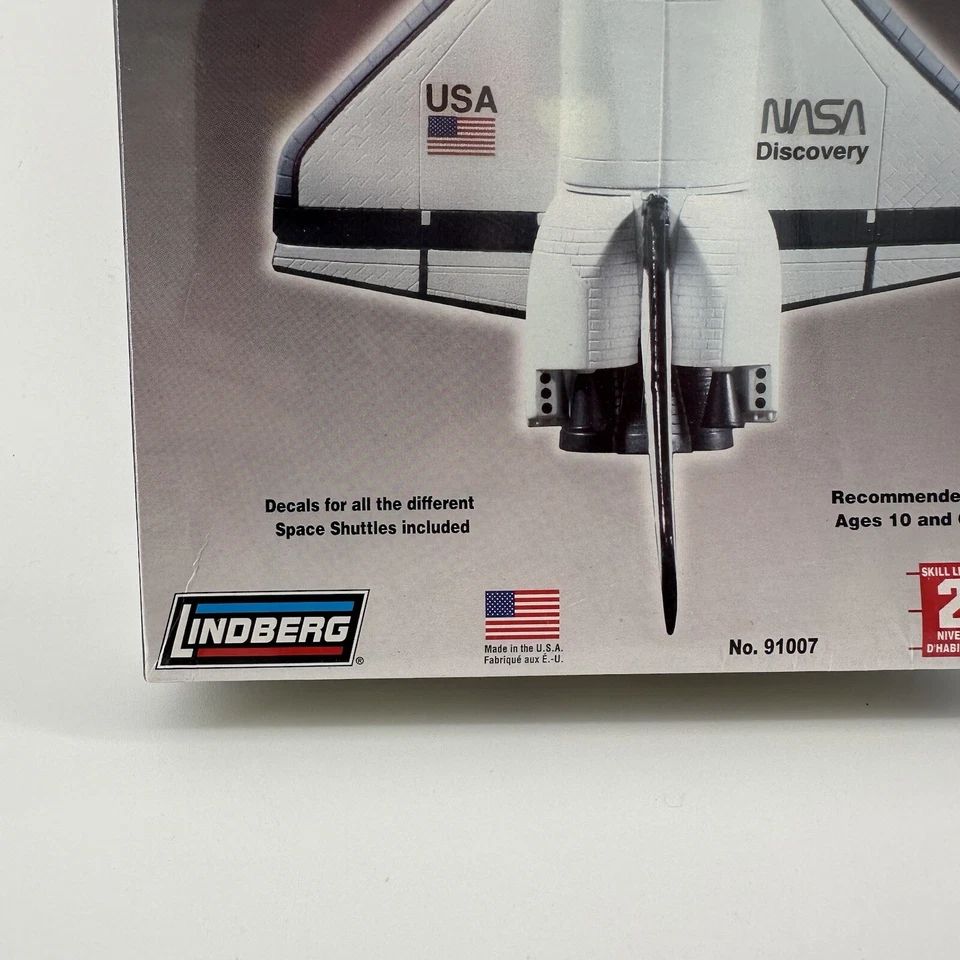Lindberg NASA Space Shuttle Discovery Model Kit 1/200 Scale Sealed 2007 - Image 4 of 4