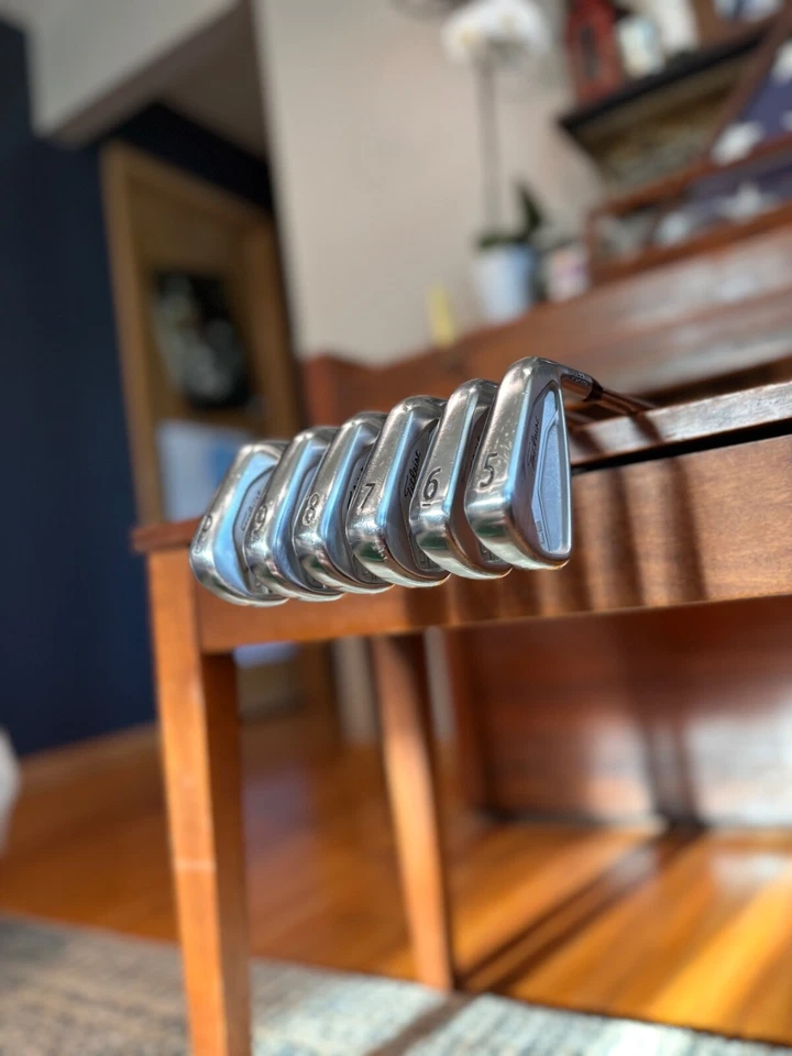 全新 Titleist 铁杆,5 件装,刀片式感觉和动力,带中型握把 — 第 2/4 张图片
