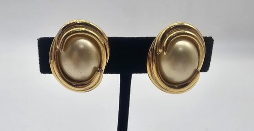 Ciner Clip EARRINGS Goldtone And Pearl Oval Classic Classy Wedding - Picture 5 of 7