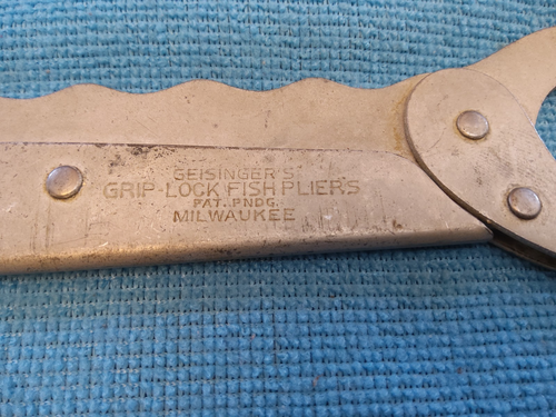VINTAGE GEISINGER'S GRIP LOCK FISH PLIERS FISHING MILWAUKEE WIS. - Picture 4 of 4