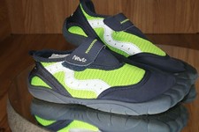 Newtz Kids Size 2/3 Bumper Toe Trainer Shoes Youth Water UPF 50 Sun Protection