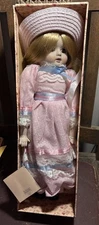 Vntg SCHMID DOLL HOUSE 1989 Musical DOLL IN ORig. Box. All Those beautiful Dolls
