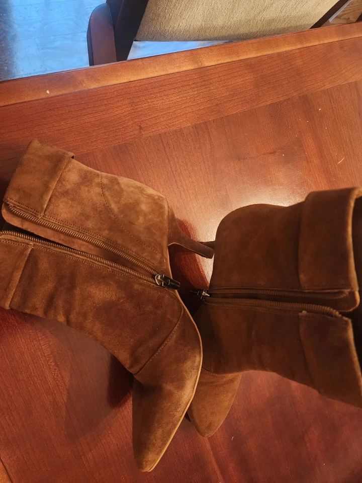 Botas de gamuza Vince Camuto para mujer talla 8M - eje medio cremallera cierre hebillas Foto 3 de 4