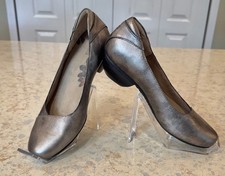  NWOB Women's Size 7M Shoes by Taos Debut Ballet Pump in Antiqued Gray 1.5" Heel