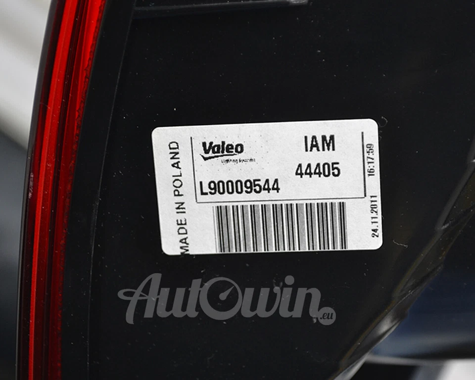 Luz trasera LED línea negra lado derecho BMW 1 Series E87 E81 OEM 63210397035 Foto 3 de 3