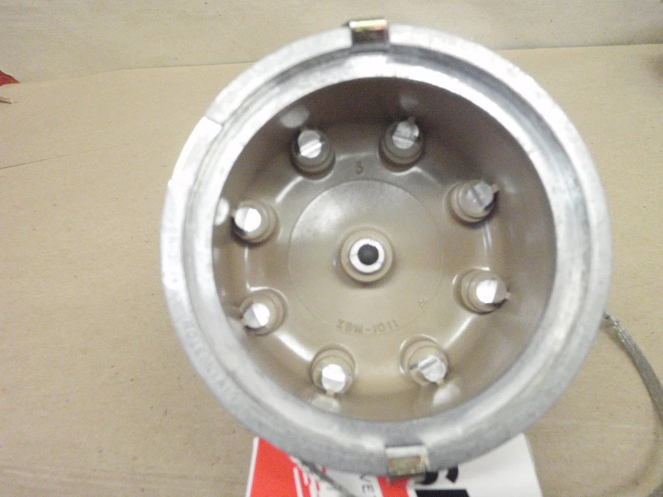 TAPA DISTRIBUIDOR CON ESCUDO ENCENDIDO DODGE M880 1 1/4 TONELADA MOTOR W200 318 360 Foto 3 de 3