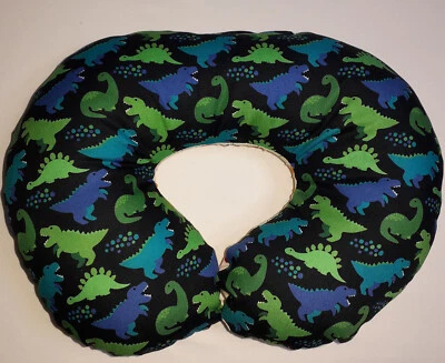 FINN & FINCHEN Nackenstütze Nackenhörnchen Nackenkissen Dinosaurier Dinos Drachen schwar / bunt