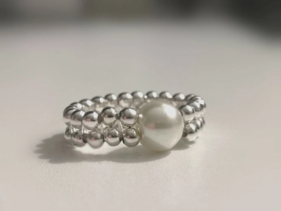 Stunning Silver Plated Beaded Stretch Finger Elastic Ring White Pearl - Image 4 of 4