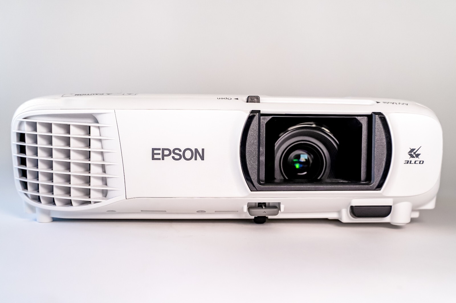 Epson Home Cinema 1060 1080p Full HD 3LCD Home Theater Projector