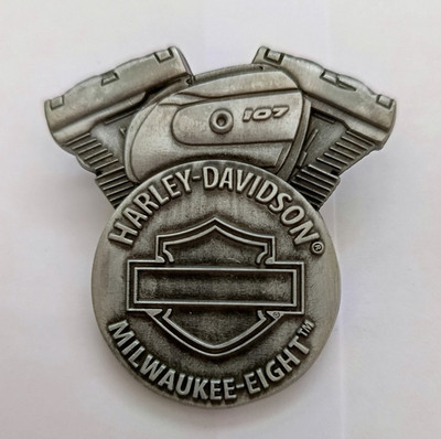 Harley H-D PIN Harley Owners Group mit Milwaukee-Eight + 107ci Aufschrift HOG