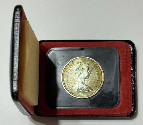 1972 Canada Silver Dollar with Case (Voyageur) Elizabeth II 2nd Portrait