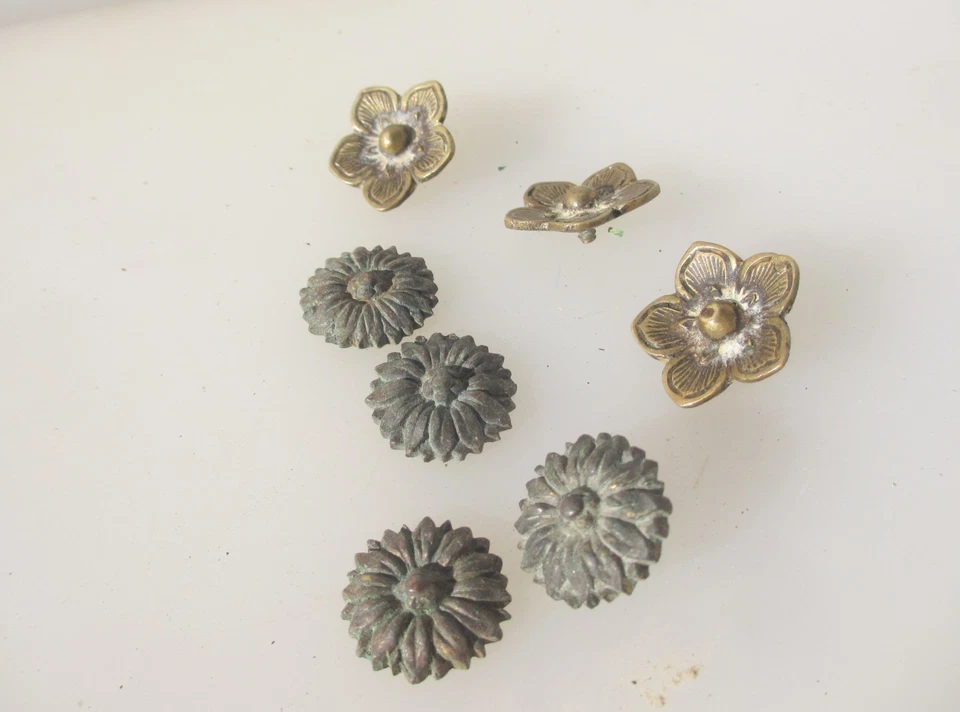 Victorian Brass Ormolu Furniture Hardware Mounts French Flowers Antique Gilt LOT - Image 4 of 4