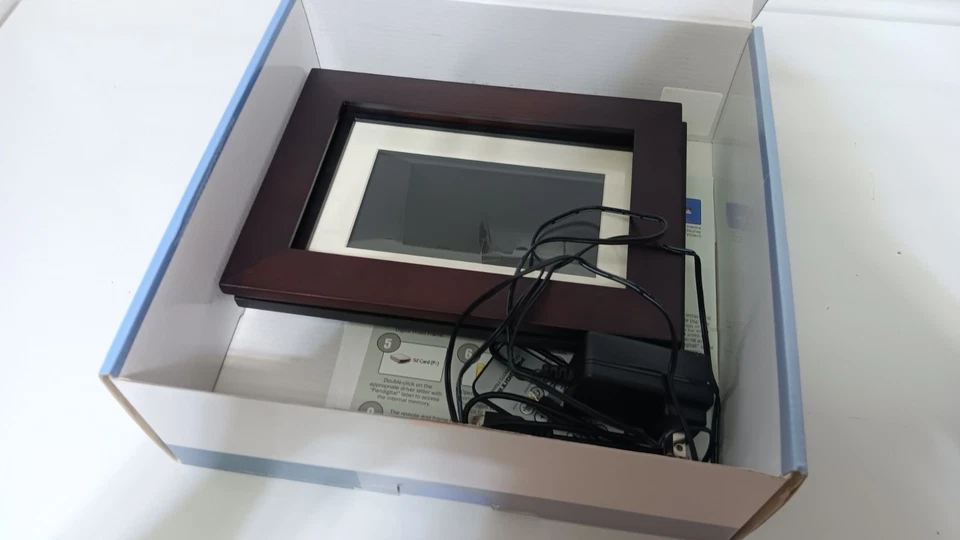 Pandigital PAN7001W01 7" Digital Picture Frame - Image 2 of 4