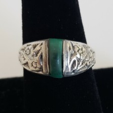 Sterling Silver Ring with Green Stone 5.2g Size 9 6837 