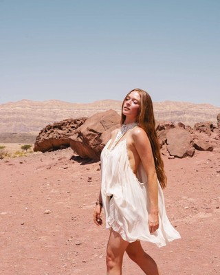 Larsen Thompson 8x10  Glossy Photograph in Mint Condition