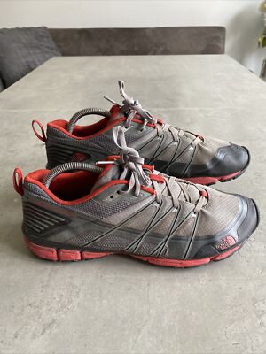 The North Face Litewave Ampere graue und rote Damen-Sportschuhe Größe UK 8,5