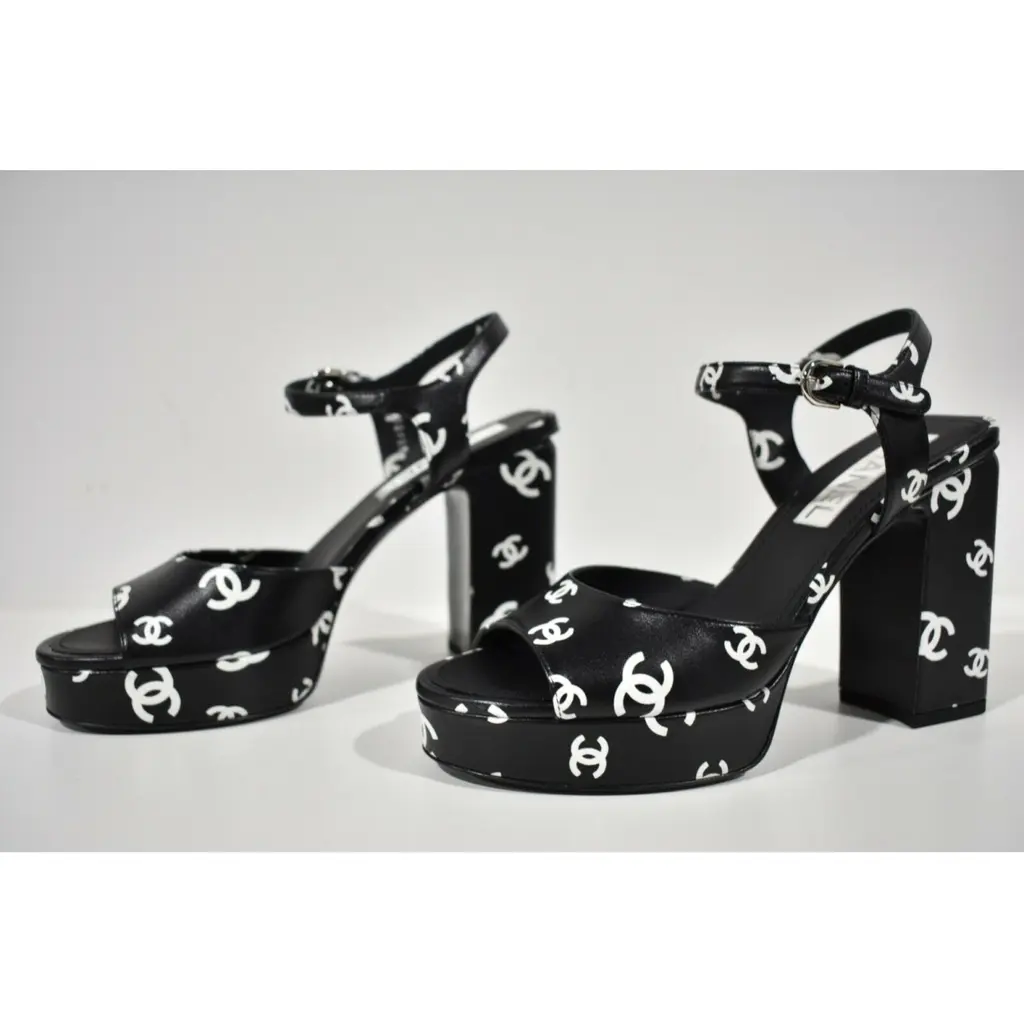 Chanel 22S Black White Lambskin CC Logo Platform Strap Block