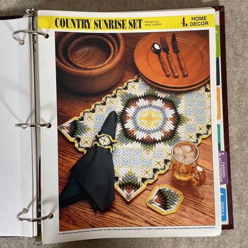 Annie's Attic International Plastic Canvas Club Binder With 124 Patterns - Bild 5 von 24