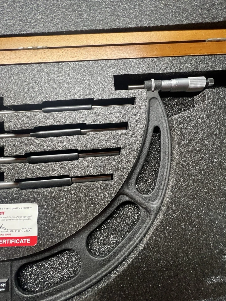 Juego de micrómetros exteriores Starrett 224M 300-400 mm con estándares con estuche Foto 3 de 4