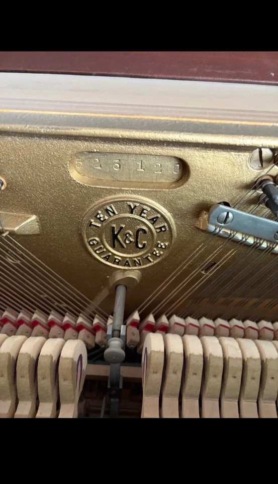 Piano vertical Kohler & Campbell con banco Foto 3 de 4