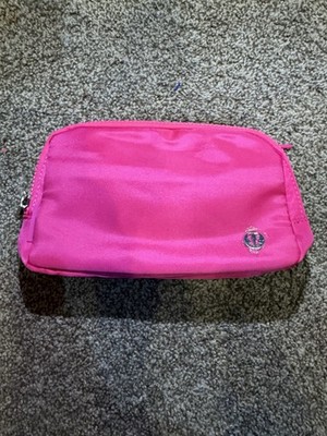 Lululemon everywhere belt bag in sonic pink NWT 1L