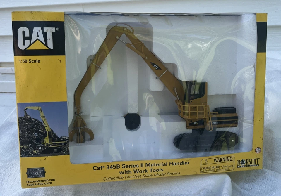 CAT 345B Series II Material Handler with Work Tools 1:50 scale- Imperfect Box - Image 2 of 4