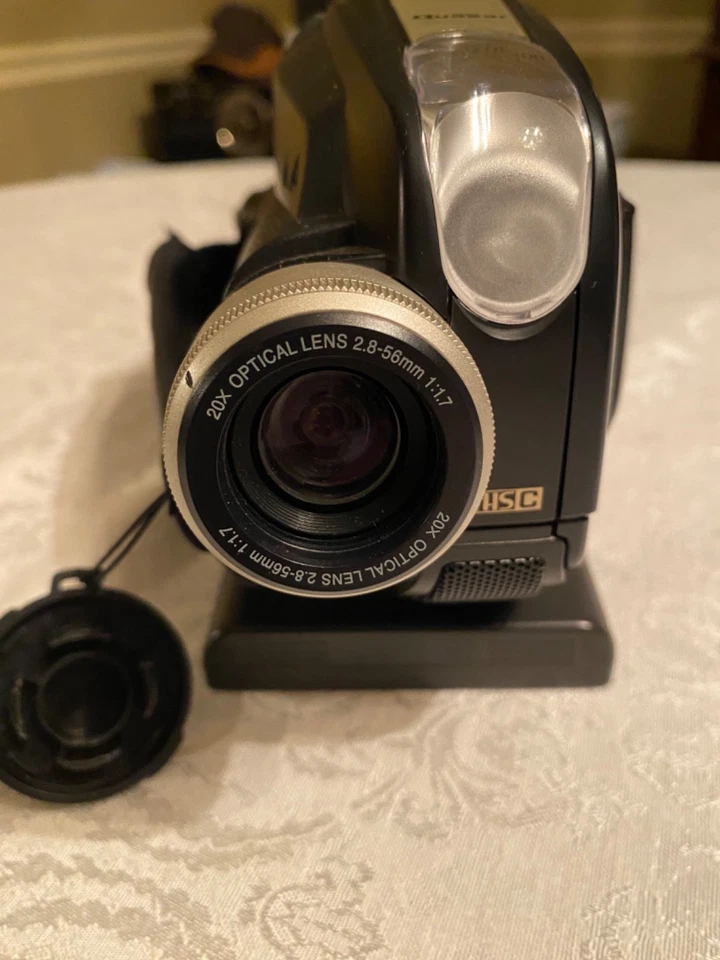 Quasar VM-L153 Palmcorder VHSC 700 x Zoom Case, Charger, Adapter Tested Works - Image 4 of 4