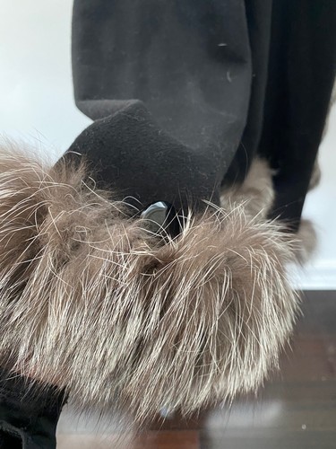 VOLARE New York Cashmere Black Shall with Fox Fur Trim - Picture 7 of 12