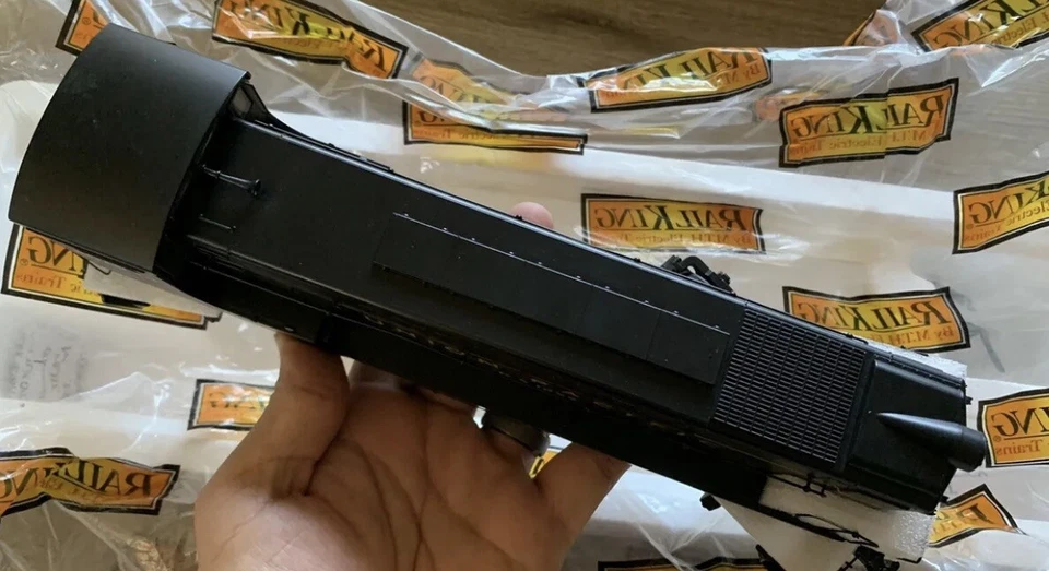 MTH RAILKING SCALE UNION PACIFIC VO 1000 SWITCHER DIESEL ENGINE 30-27541! - Image 3 of 4