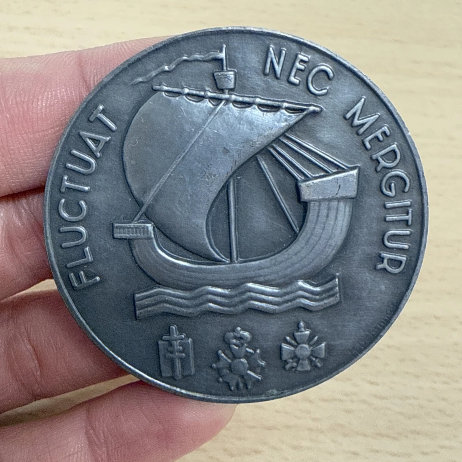 Médaille Fluctuat Nec Mergitur Ville De Paris à Denise Villier 1980 En Bronze