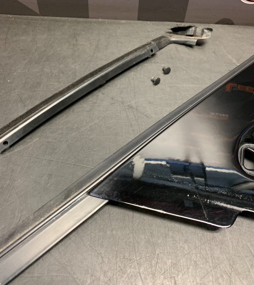 1998 DODGE VIPER GTS DRIVER DOOR HANDLE STANCHION PANEL/SEALS OEM