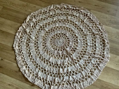 HÄKELDECKE. Tischdecke Handarbeit rund 90 cm Durchmesser - Bild 1 von 2